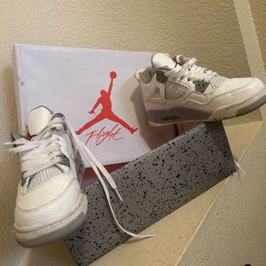 Jordan’s 4 retro size 4